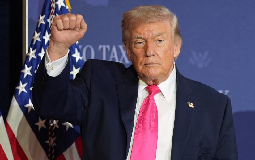 特朗普宣布霍尔木兹海峡已完全开放，还称该海峡是伊朗海峡！4月17日，特朗普发