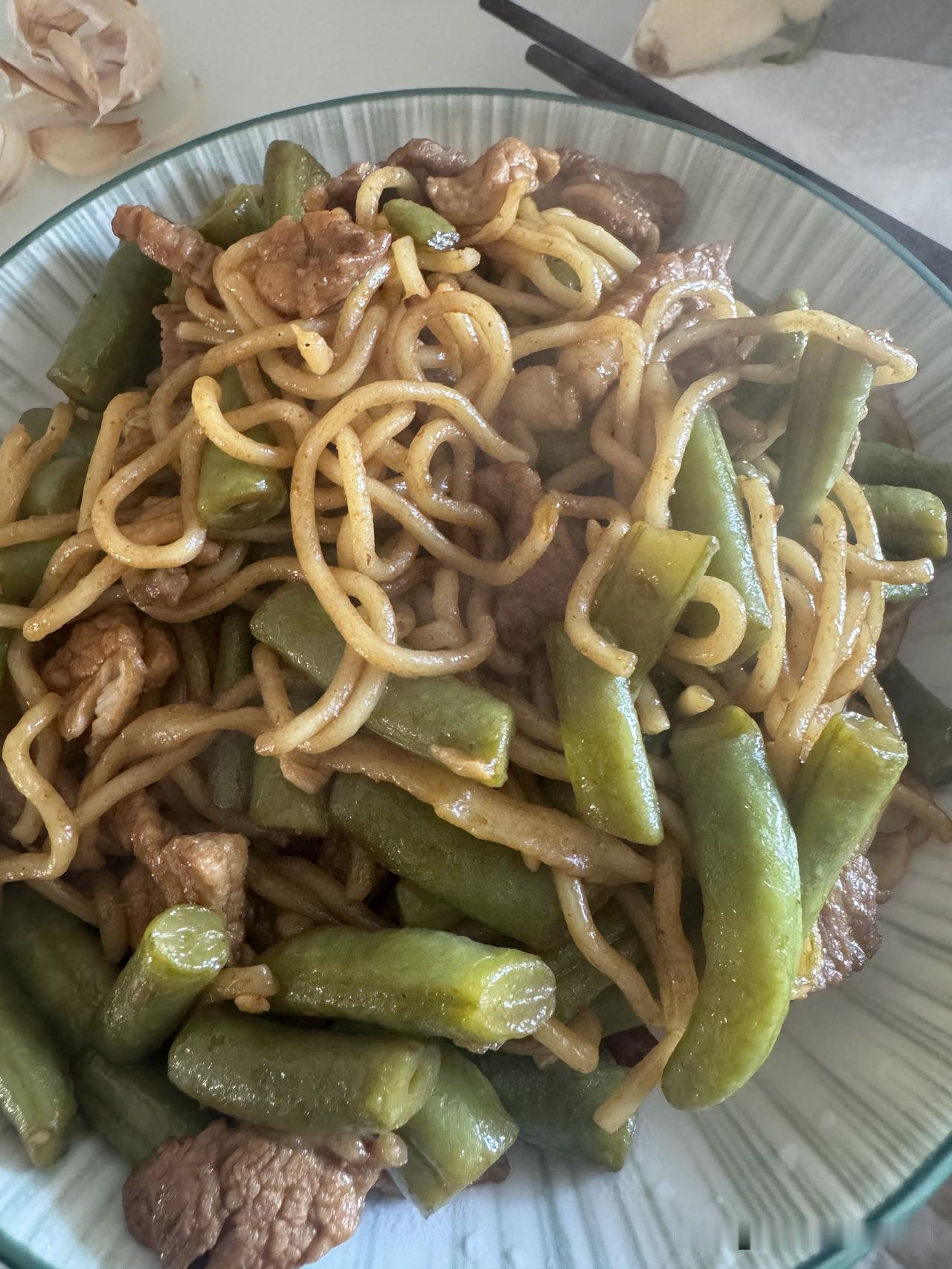 发现一件怪事。越来越多退休老人，现在都有一个很大的改变，无论单身还是有老伴