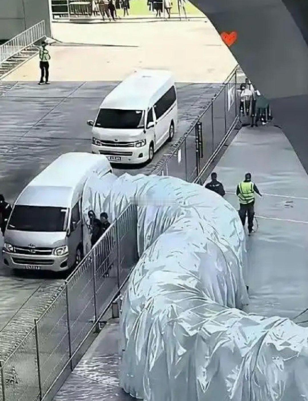 这种车都是接谁的呀？这么大待遇