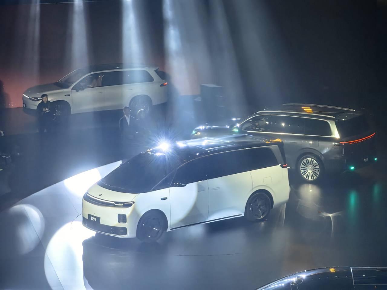 零跑终于出MPV千盼万盼，总算把零跑的MPV给盼到了，我个人审美来看，这款D9