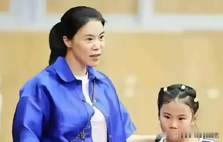 王楠和她的女儿用行动狠狠的打了多少人的脸。都知道王楠是国乒队继邓亚萍之后最狠
