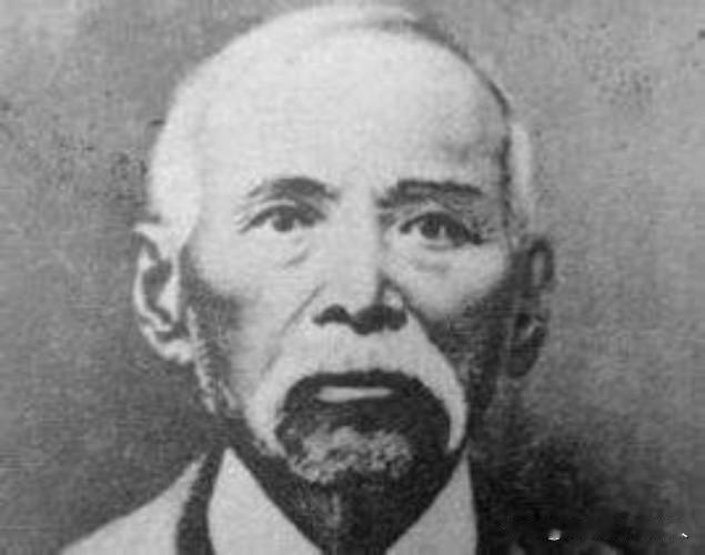 邓荫南辛亥革命元老之一邓荫南（1846－1923），原名松盛，字有相、荫南，排
