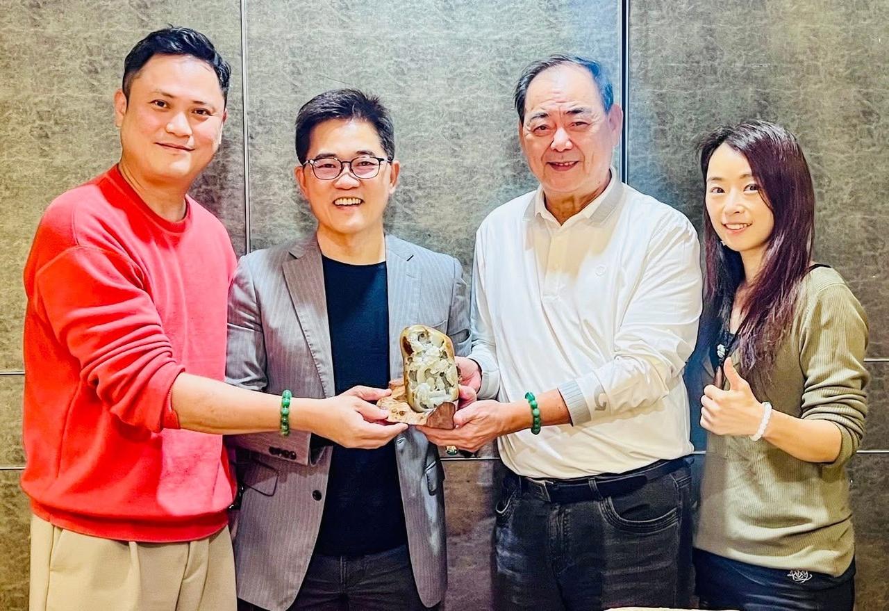 国民党前秘书长黄健庭，今（1日）在脸书发文表示，最近很多朋友邀约吃饭，可能大家认