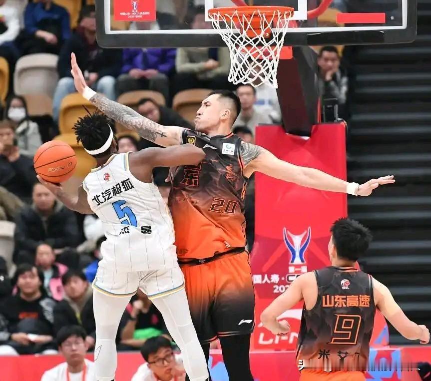 高速男篮启航新赛季！明天高速男篮俱乐部杯第一轮比赛将迎战天津。新赛季高速男篮又