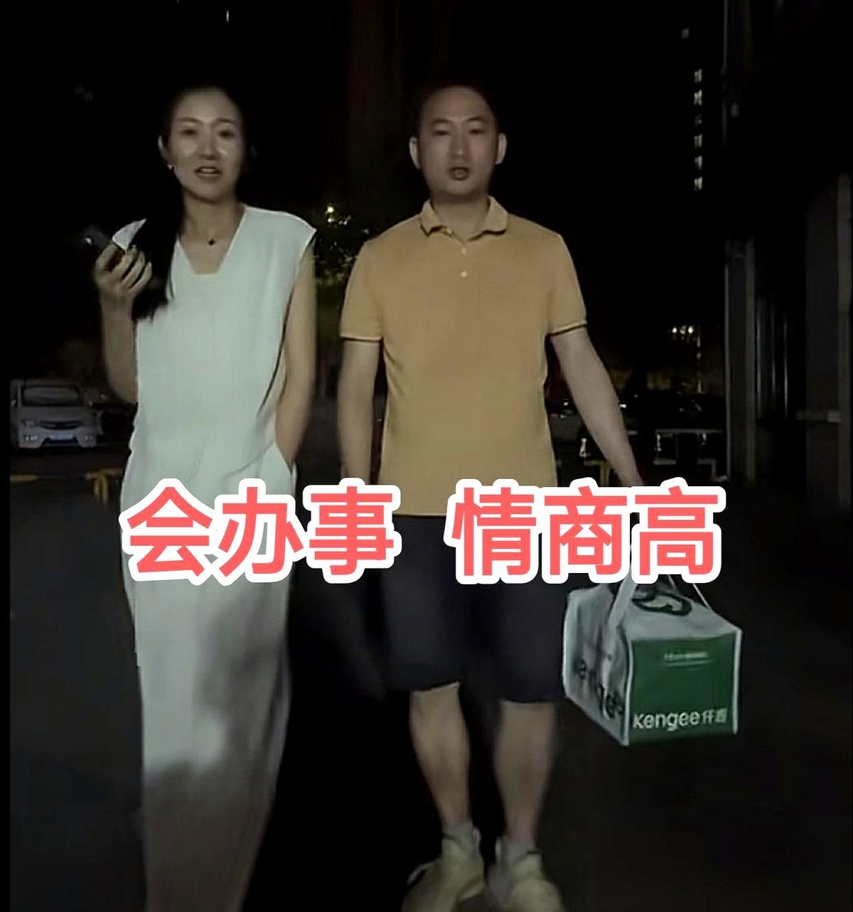 厉怀远过生日这对夫妇会办事去年生日还是全家围着他，今年就一个人安安静静的。