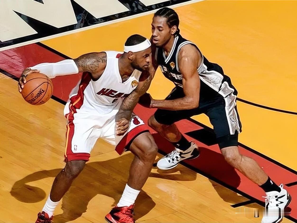 巅峰詹姆斯能否打爆伦纳德?这个问题恰好有样本参考，在2013年和2014年总决赛