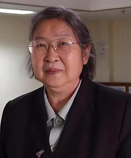 1996年，一份盖着中央军委公章的通知，被送到北京一处普通居民楼里。通知上写得明