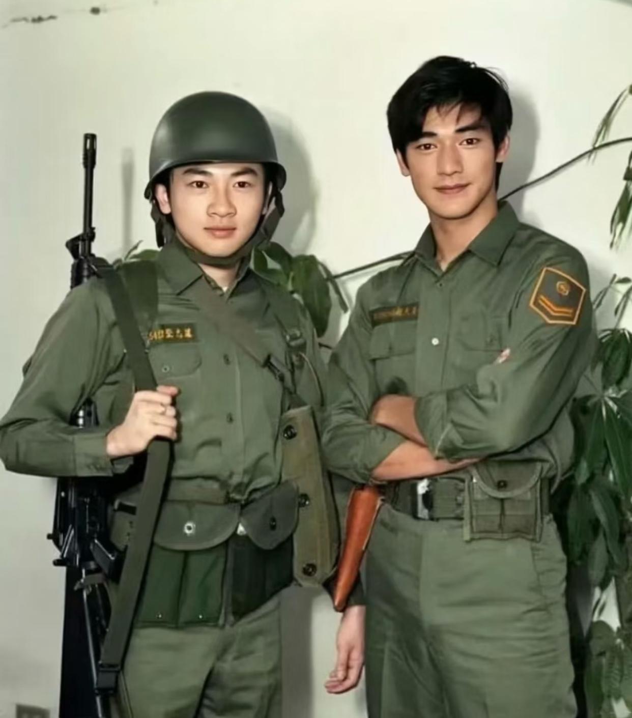 不止是帽子封印的事儿吧，果然男明星还是个子要够高头要够小，上镜才好看。苏有