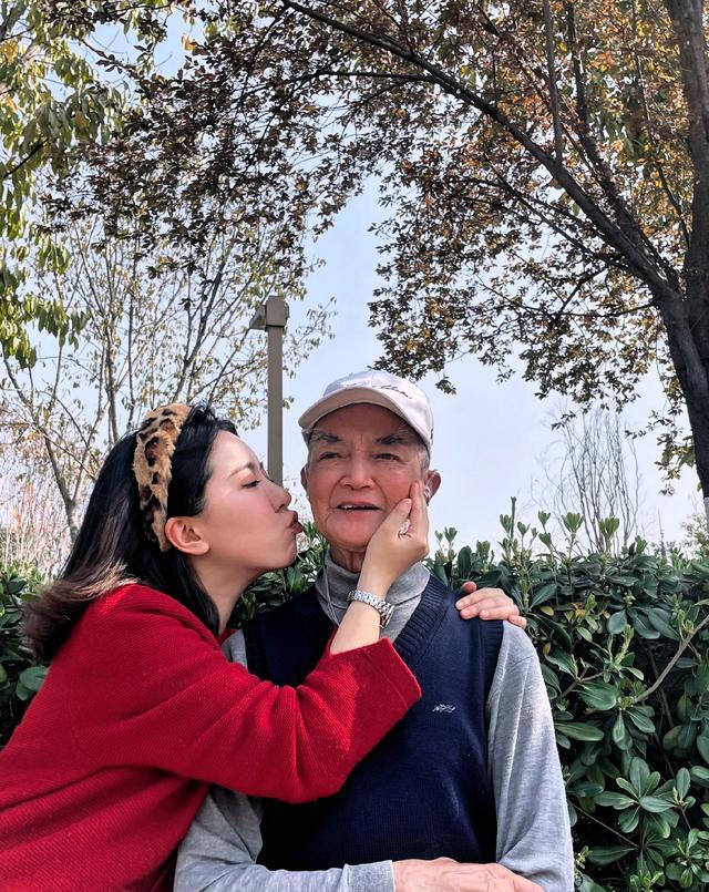 爷爷出轨31年，73岁仍每周赴约，全家装傻，奶奶一句话让我破防我大二暑假回