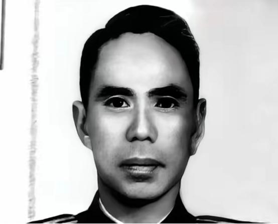 军统史上最致命的叛徒，叫李开峰。他不是带走一份情报，他是直接拔掉了整个情报网的电