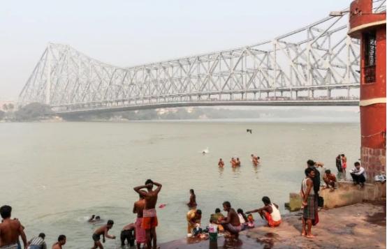 恒河为什么没有航运能力？很简单，被英国给坑了，印度花大价钱清空淤泥，到头来却发现