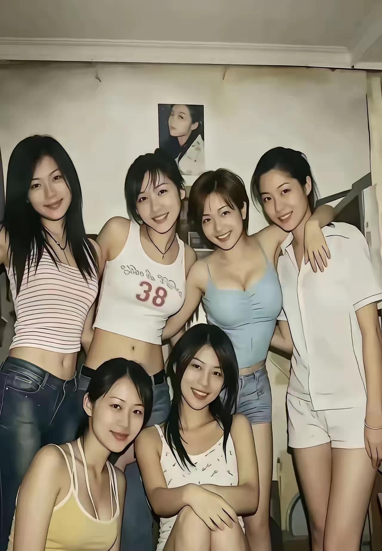 这个宿舍真是一群高颜值美女，放到现在也是女神级别。