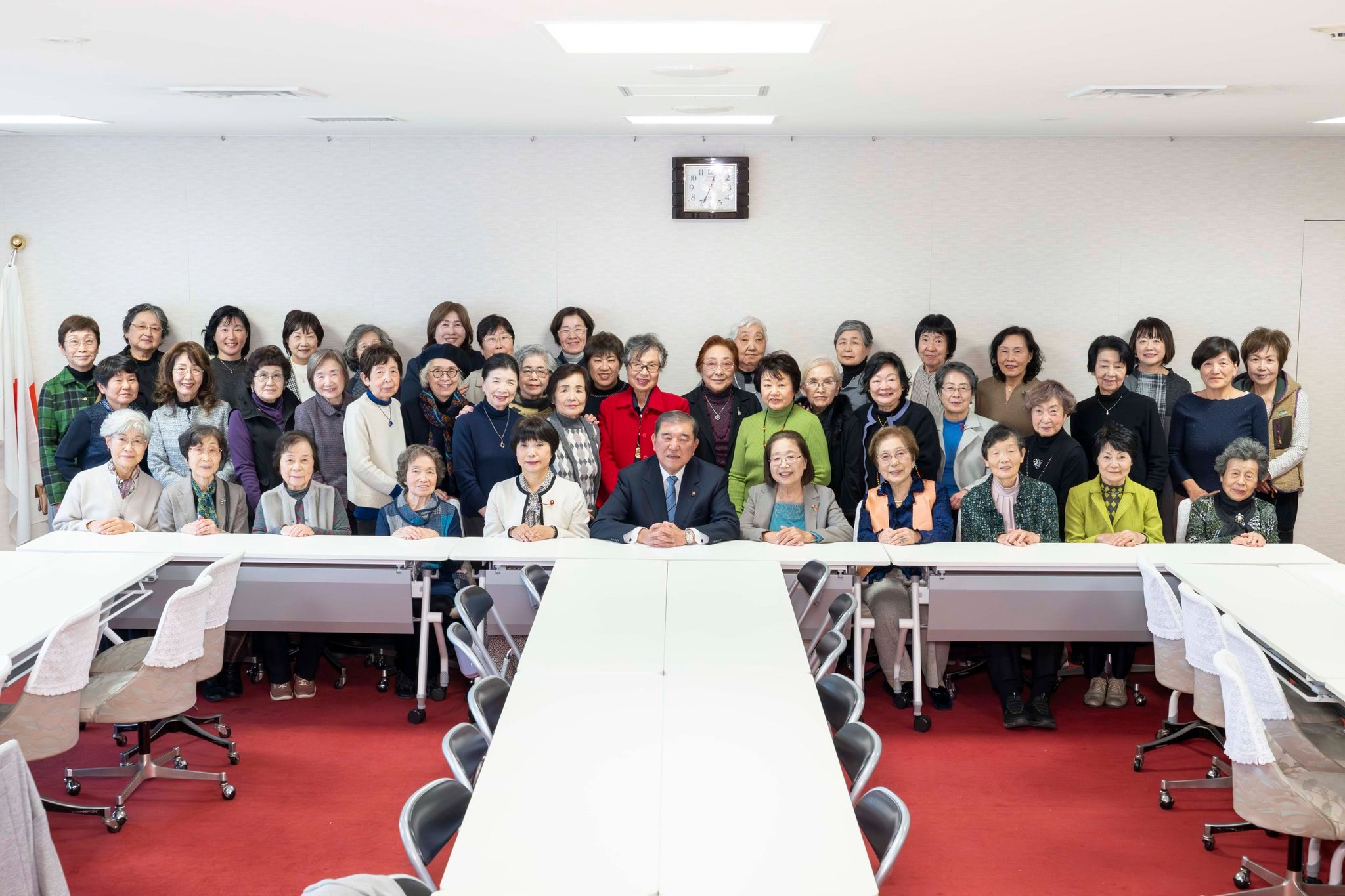 日本cos爱好者石破茂的退休生活还是挺多姿多彩的。或许他做梦都没有想到，他退休后