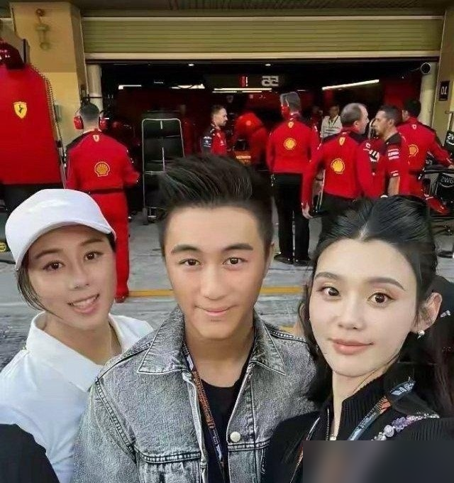 梁安琪当年一句不认识，只听说她在内衣秀上摔了一跤，换一般姑娘早崩了。奚梦瑶没吭声，转头把婆婆的虎妈作