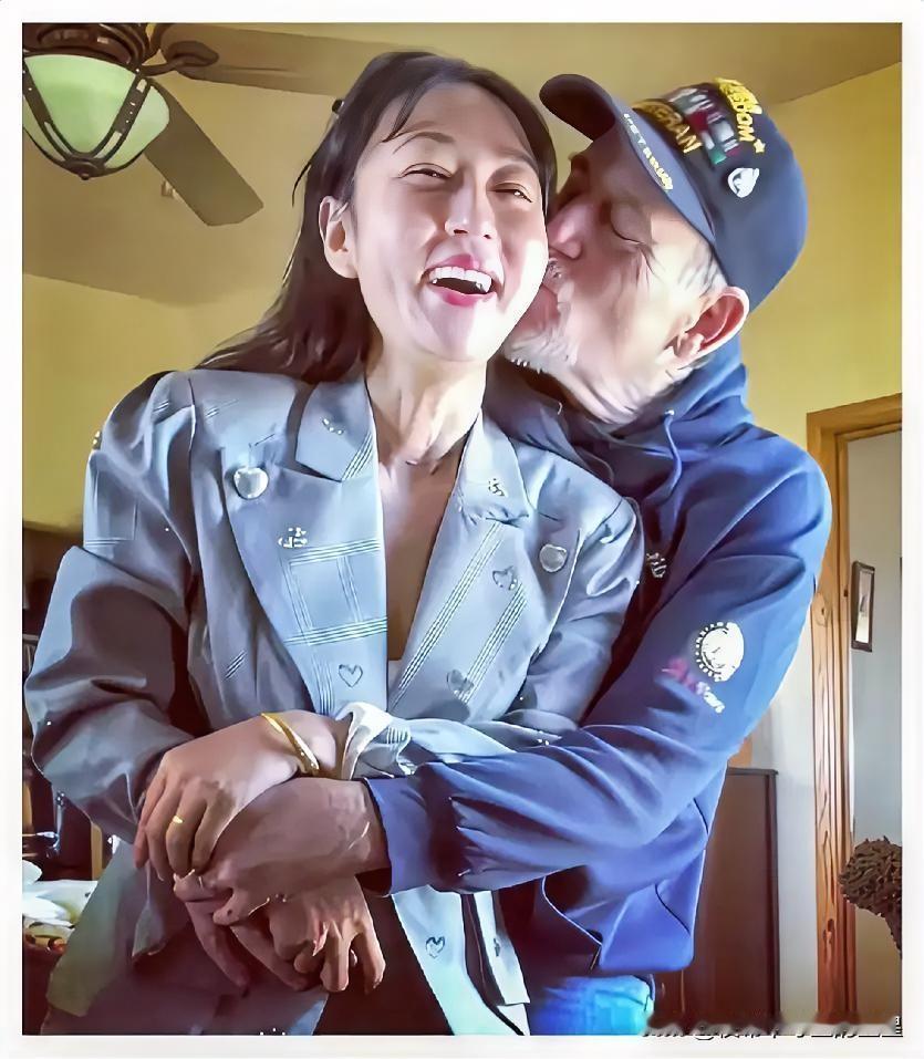 一个大约50岁的中国女人，被一个美国老头看上了。带她回到了美国，把她娶回了家