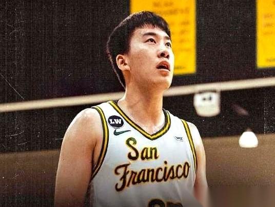 CBA递过来一份800万的签字费，21岁的王俊杰，连手都没伸。这笔钱，能让多少