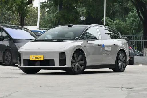 同样27万左右，买理想i6四驱，还是二手理想L8？ 因为理想i6四驱标准版指