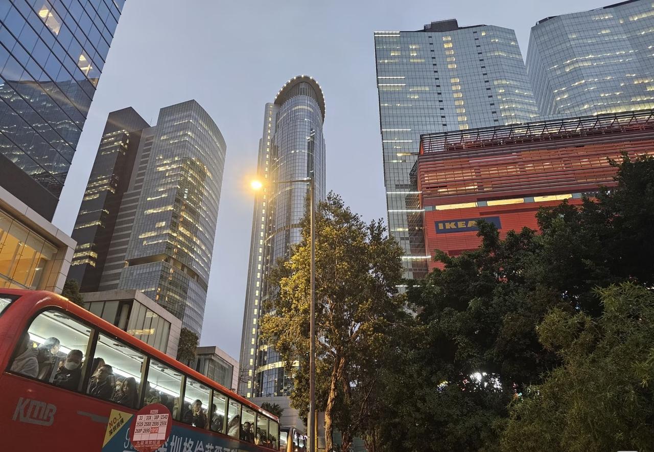 有人跟我说这是香港最穷的区？？？经常来观塘吃饭，完全感受不到哪里穷了，比旺角尖