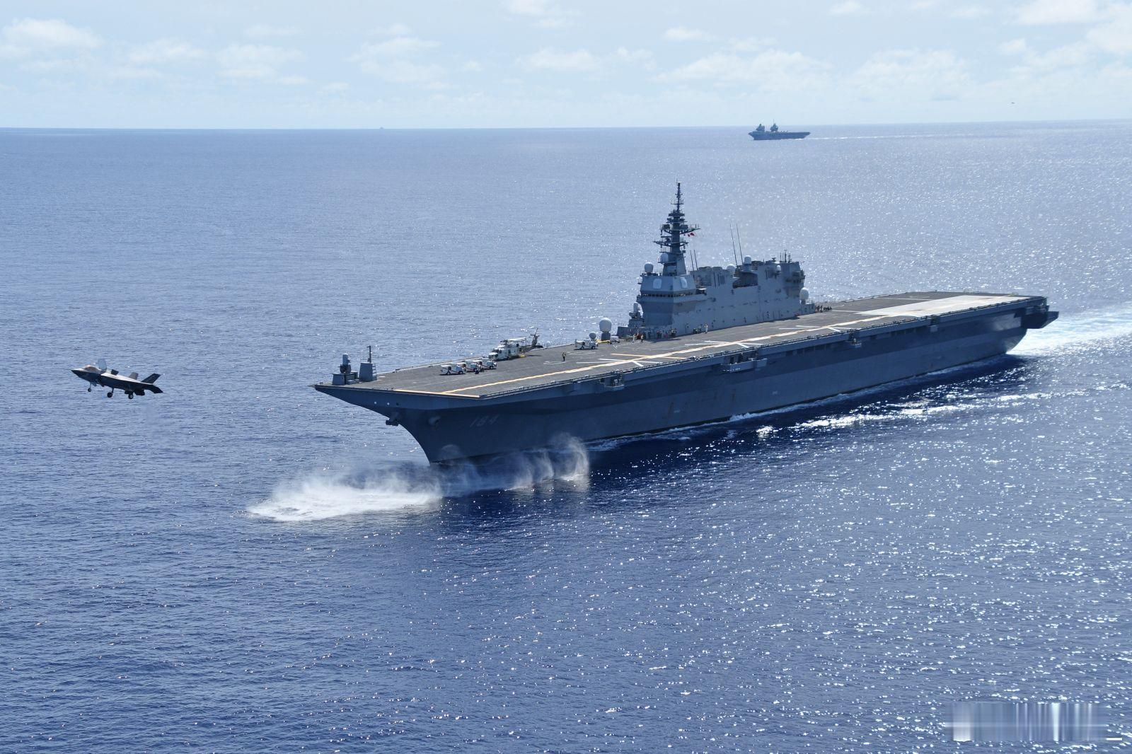 英国海军F-35B舰载战斗机继四天前在日本海自“加贺”号小航母降落后，昨天首次在