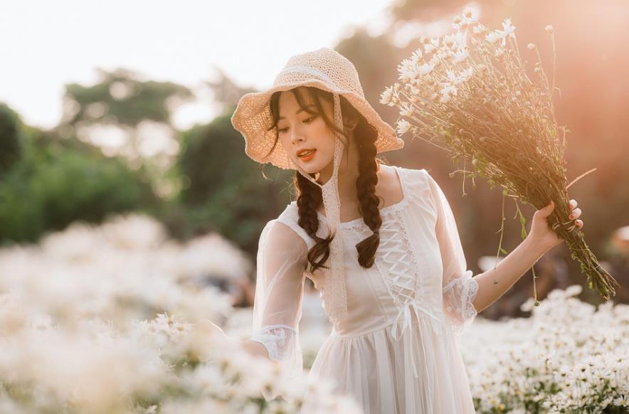 《一个人熬出来的人生，反而最干净：因为你不欠任何人》你有没有过这种时刻：最难的