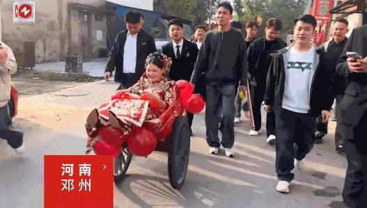 “这个新娘子火了！”10月28日，河南邓州，一新郎将新娘接到家里后，发现时间还很