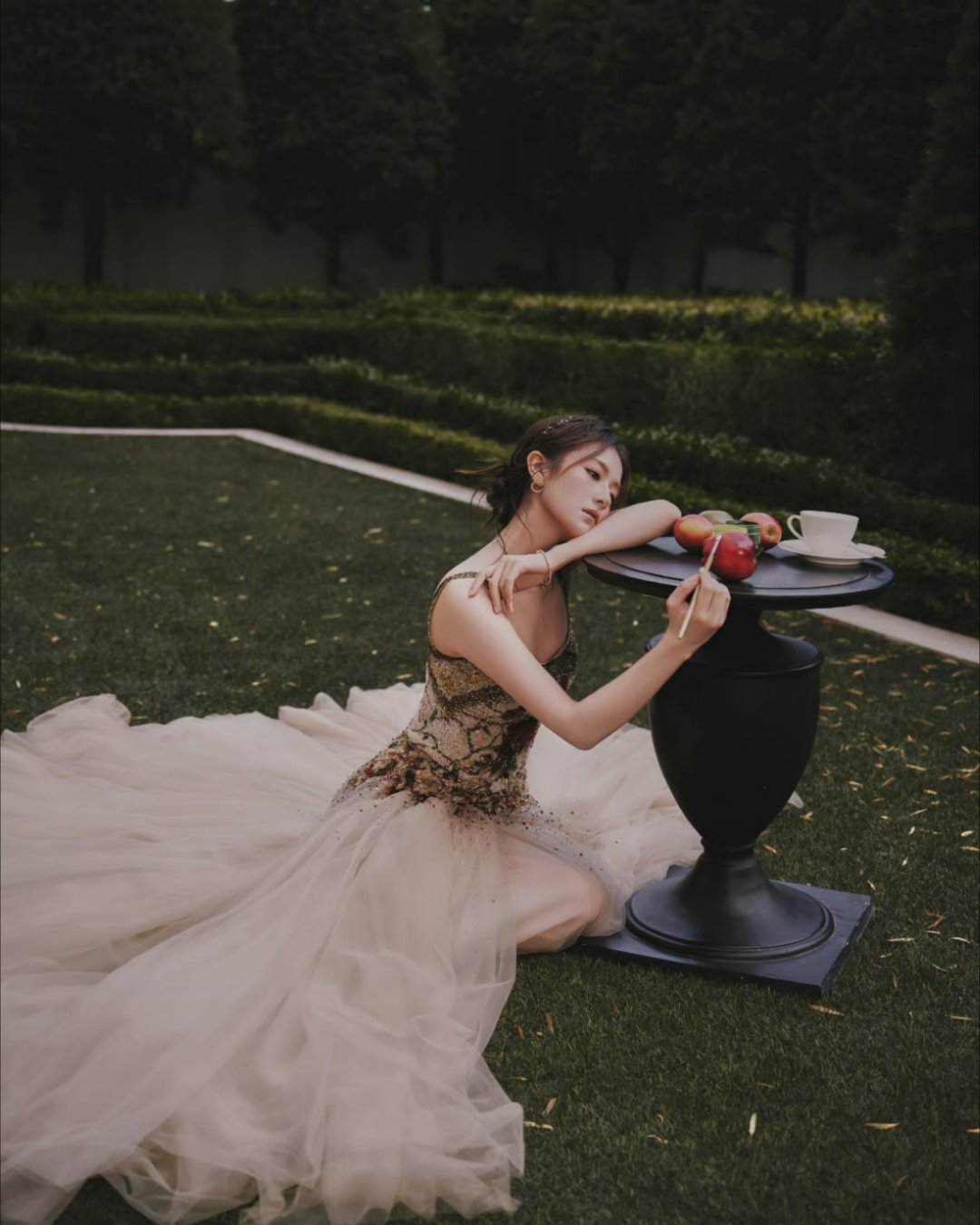 李兰迪真的好明媚！这个小蓝迪怎么美成这样啊啊啊！这么美就该常常营业！