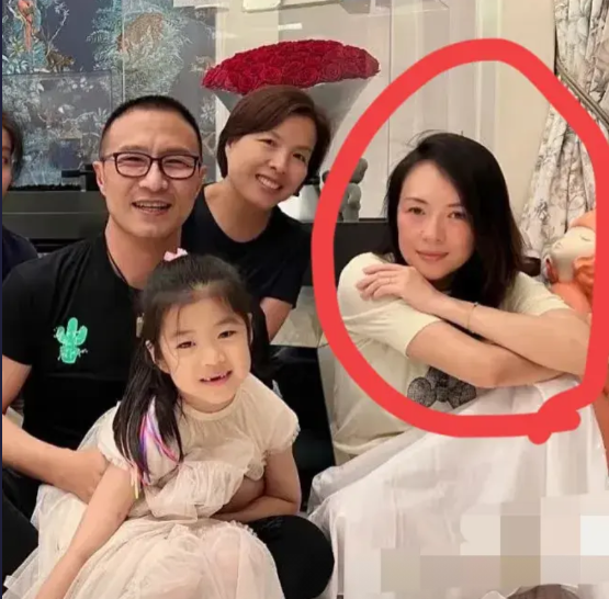 章子怡这辈子做的最错的事不是穿比基尼在沙滩上玩嗨了也不是嫁给皮裤汪，而是没