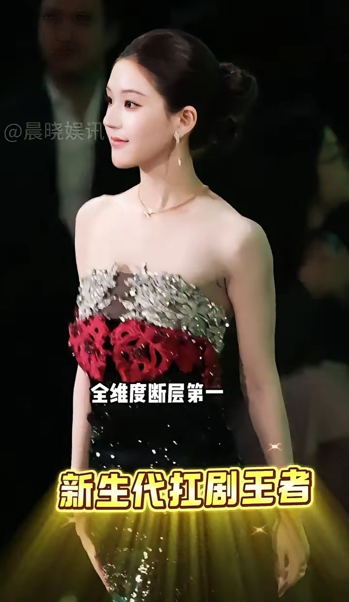 赵露思把一摞数据砸在桌上，震得整个95花格局嗡嗡响。她一部剧集均播放6328万，