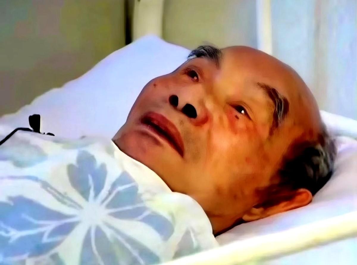 国军18军军长杨伯涛，91岁那年，躺在床上不行了。人已经糊涂了，眼睛浑浊，看谁