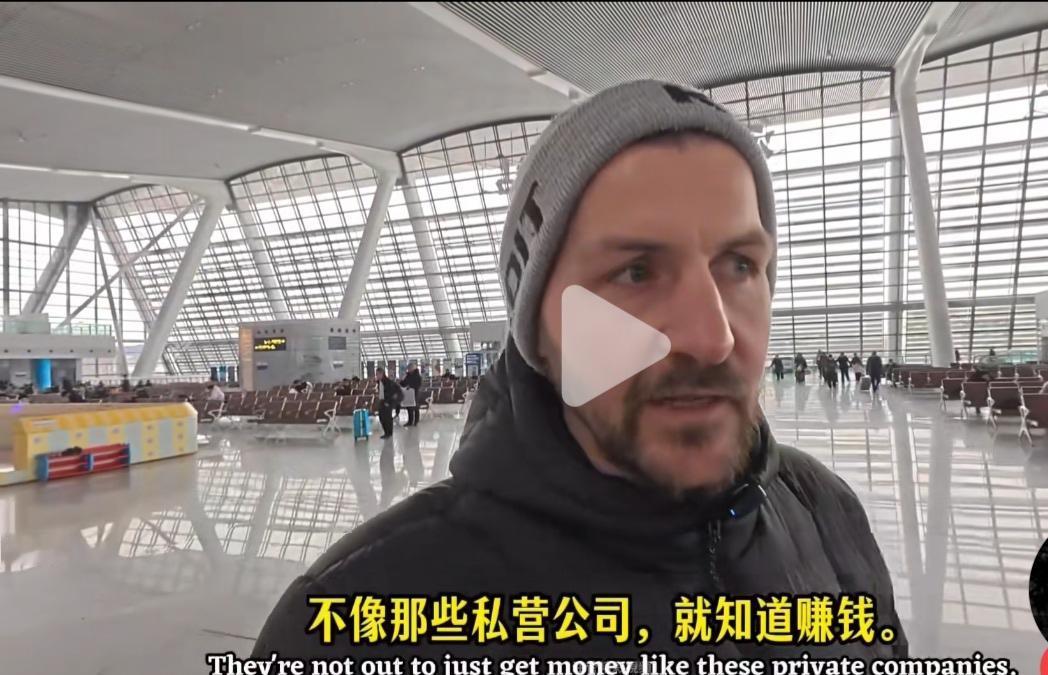 看了那对英国夫妻博主的分享，我才知道，原来只有中国的铁路是这样的！这位博主说