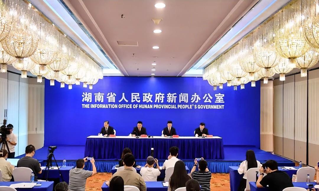 彻查违规吃喝！湖南省委书记表态6月11日，湖南全省集中整治违规吃喝工作推进会在