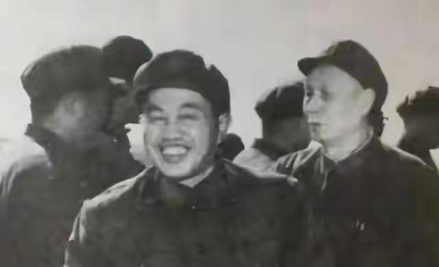50年代皮定均军长捡到女婴笑称给儿子当媳妇，怎料1976年父子同遭空难，这句玩笑
