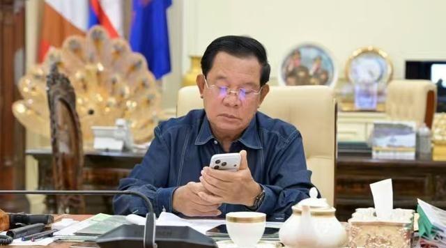 对于泰国和柬埔寨的冲突，为什么大部分中国人站在泰国这一边，而不是跟我们好了很久的