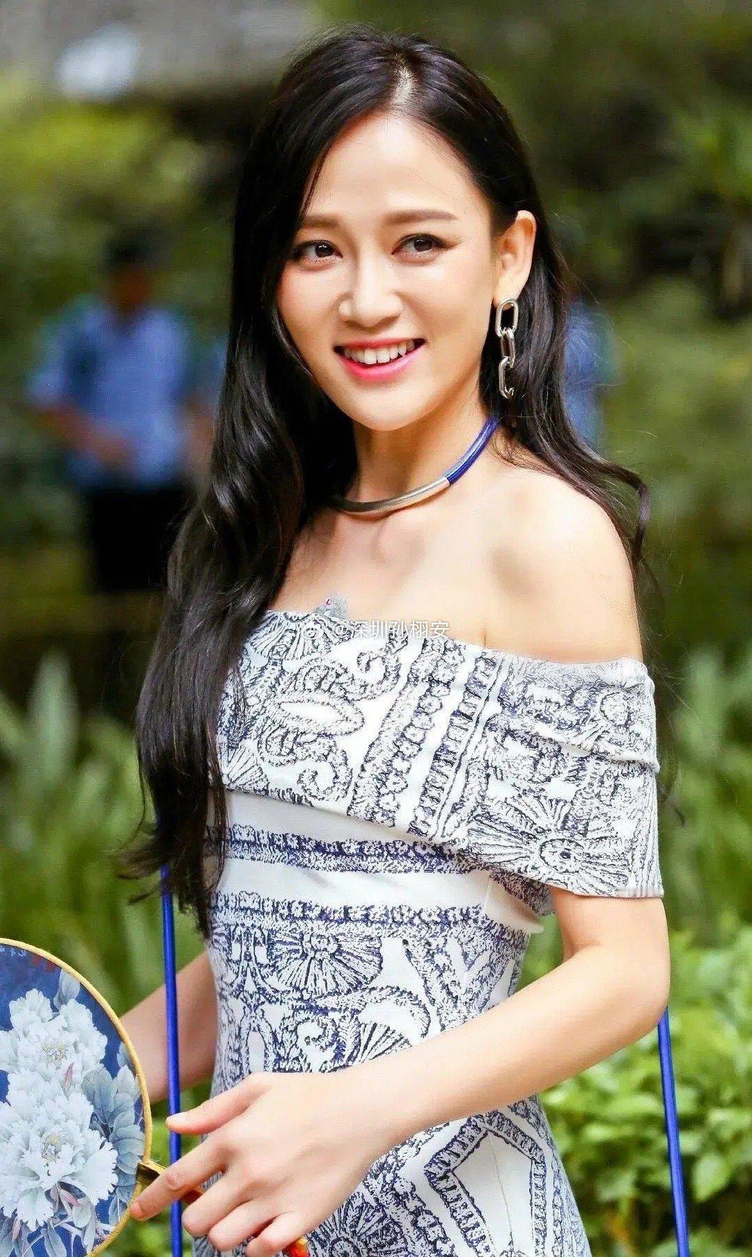 陈乔恩确诊盲肠炎46岁的陈乔恩身家过亿和老公Alan生活美满，但万万没想到她竟然
