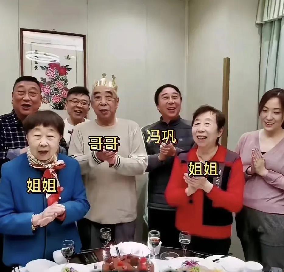 冯巩家族基因太强大，一家人神态、轮廓相似，仿佛“共用一张脸”。其曾祖父冯国璋，