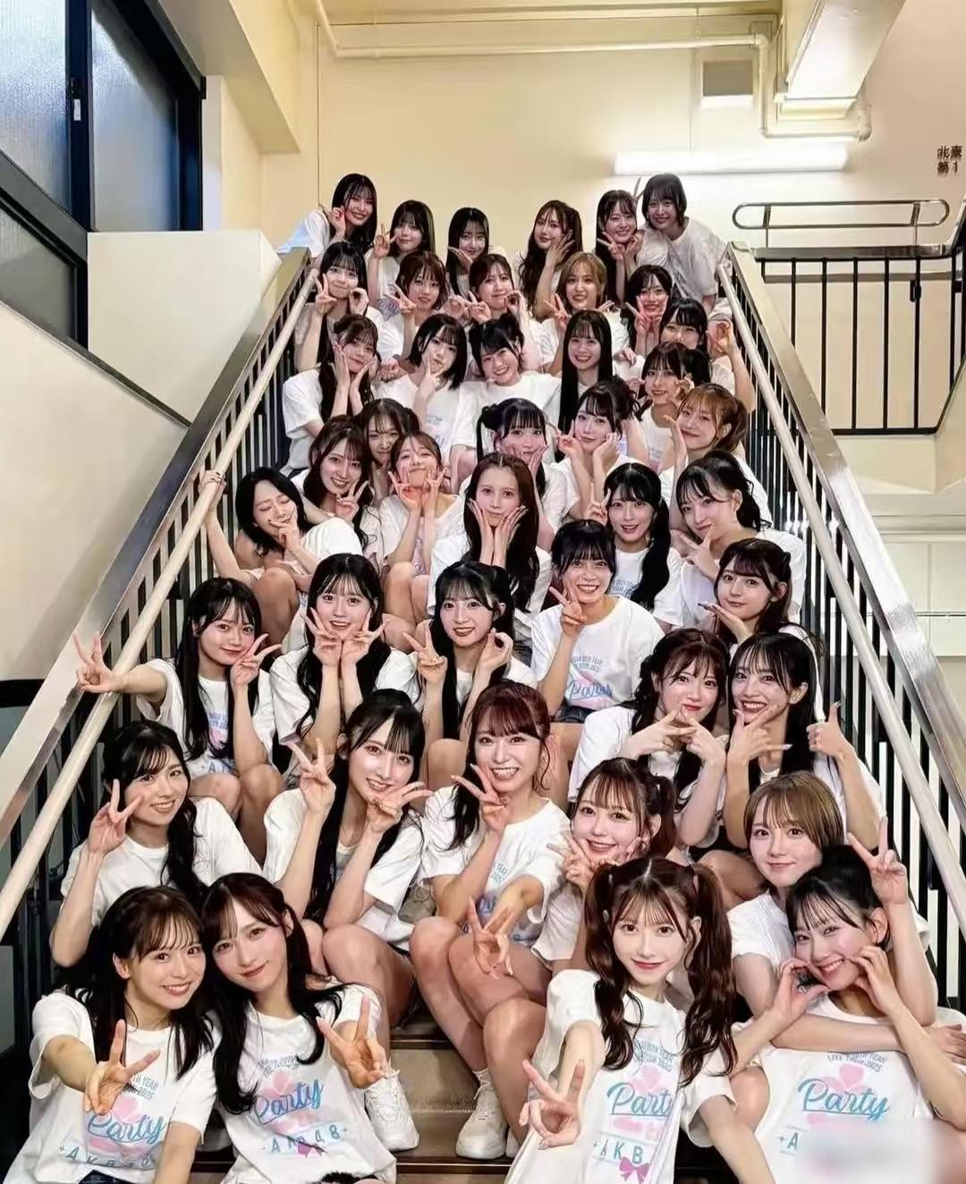 这些人你认识几个呢？这些都是我的日语老师：有了她们：我懂的：一码子：亚麻得：维