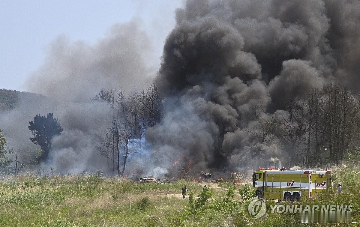 韩国海军一架P-3C海上巡逻机今天下午在韩国庆尚北道浦项机场附近坠毁，坠机时机