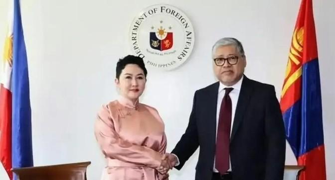 蒙古外长访菲，开口就说“支持菲律宾在南海的权益”，不料下一刻就彻底破防！巴特策