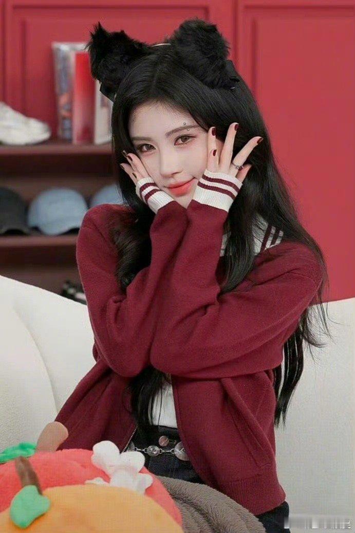 鞠婧祎眉钉造型好美😻