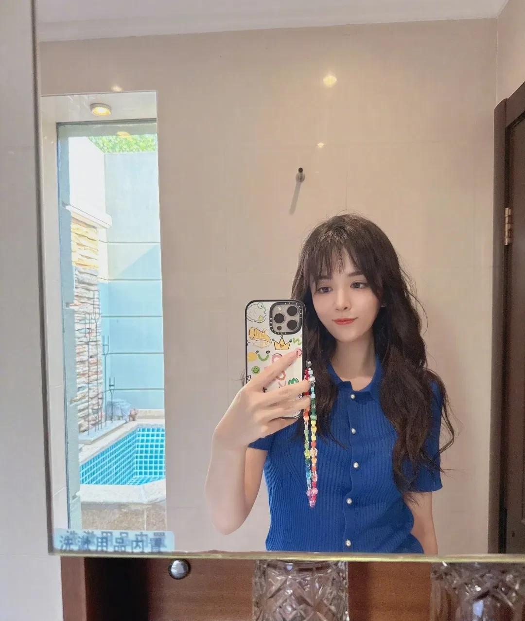 有网友直言不讳问王晓晨：“姐你是整容了吗？怎么看起来怪怪的。”确实，从王晓晨发
