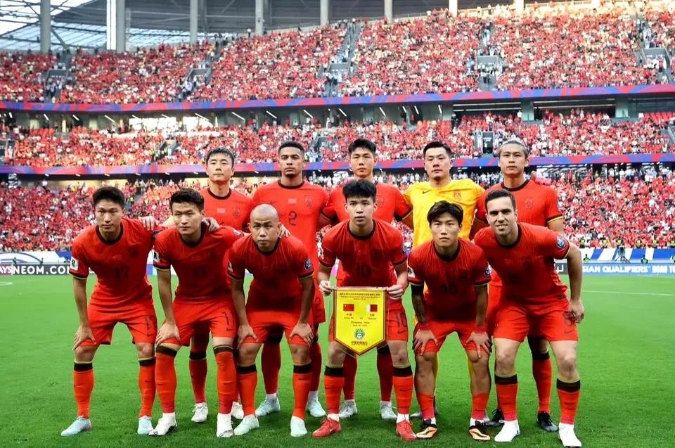 东亚杯明天开战！国足的耻辱之行又开始了！简单预测一下国足的成绩！1，首战继