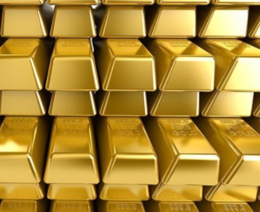 重庆，一女子在银行买了几根金条，看金价上涨，就拿了一根去银行兑换，没想到，工作人