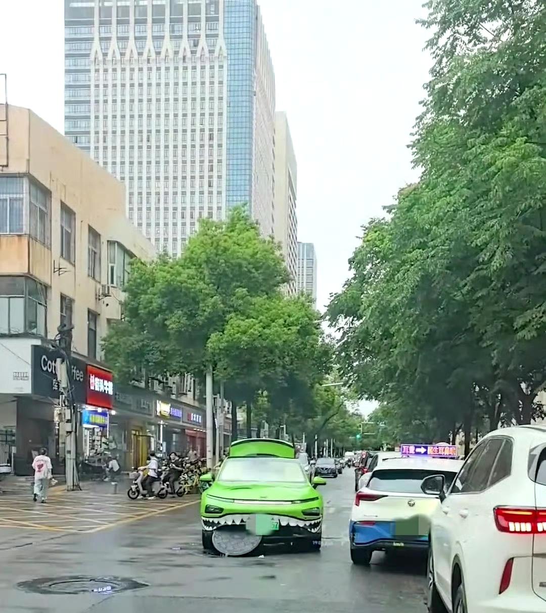 不啃点东西都对不起这个大嘴。[笑着哭]​​​