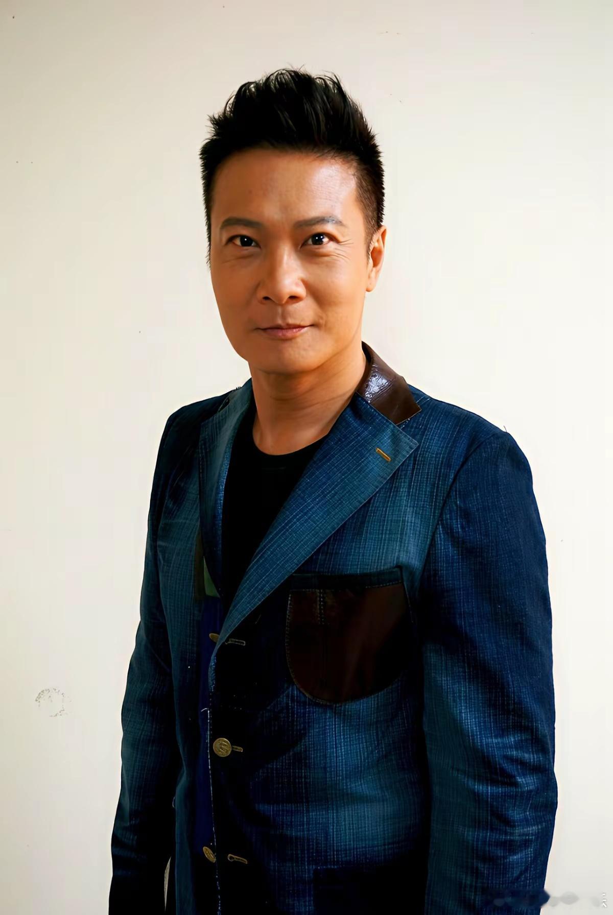 2012年，记者问钱嘉乐：“当初你发誓一定要娶李珊珊为妻的，为什么如今却转身娶了