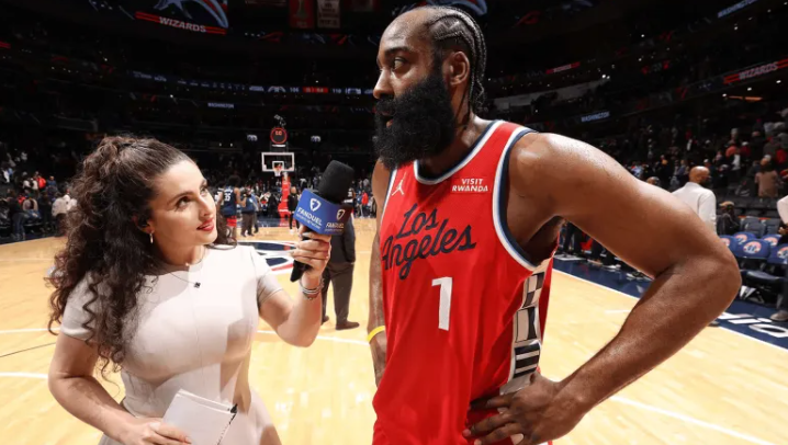 NBA常规赛快船客场对阵奇才的比赛已经结束。快船以110-106战胜奇才。本场