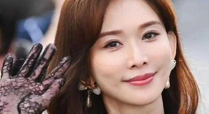 51岁林志玲又被传“老公动手，假体都爆了”，这瓜一刷出来，连早餐豆浆都差点喷出来。结果姐姐本人刚睡醒