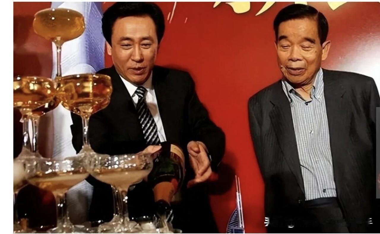许家印当年不光想要郑裕彤的钱，更想要他的名望，借他的号召力撬动整个香港富豪圈来投