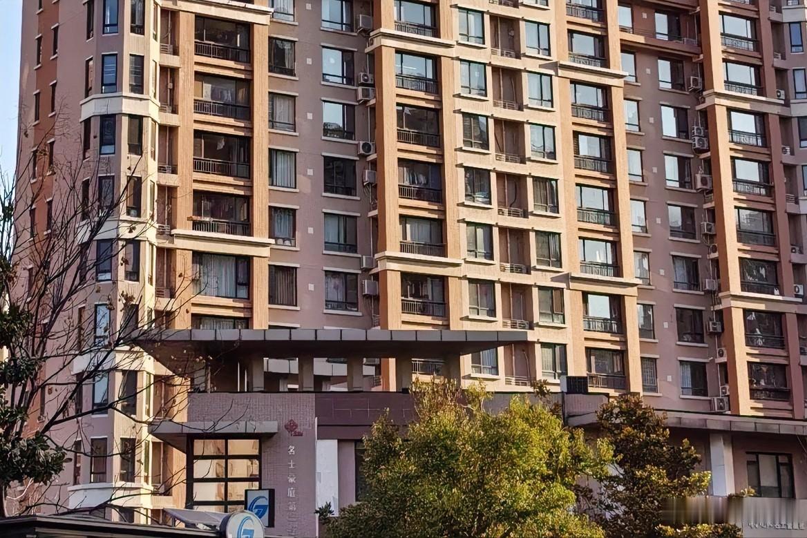 当下楼市，可以快速卖掉房子的5个办法：第一，定价一定要对标真实的成交价，不要只