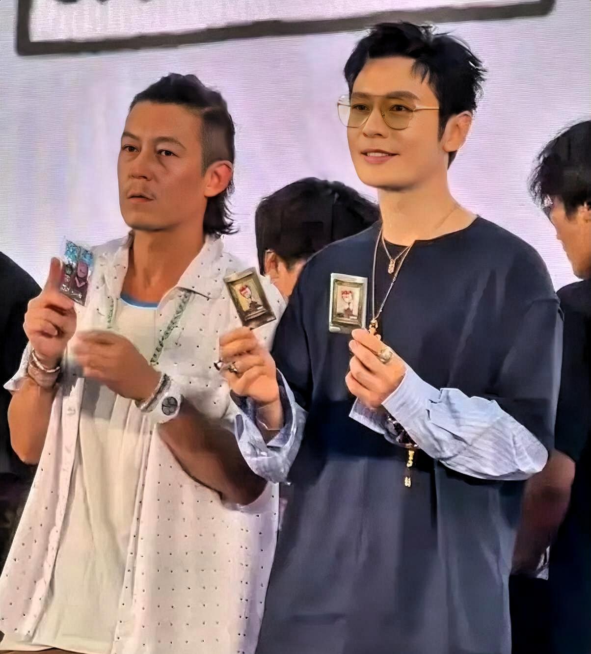 黄晓明把48岁的脸磨成18岁的壳往陈冠希旁边一站，陈冠希连胡子都没剃。一个白