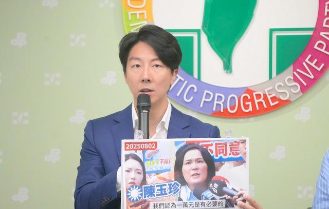 事情闹大了！民进党批八炯：谴责用纳粹符号行为亲绿网红“闽南狼”（陈柏源）3日发